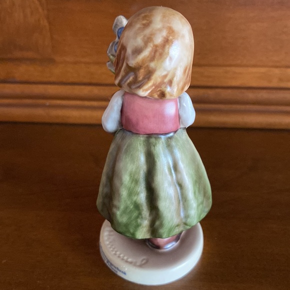 🤎TM7 ‘Birthday Present’ Special Event First Issue Hummel Goebel #341 3/0 - Picture 3 of 7